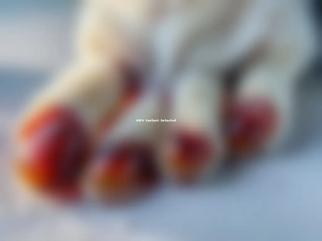 Conmovedora imagen de pata de perro con alergias alimentarias Pata de perro inflamada por alergias alimentarias, transmitiendo sensibilidad y empatía